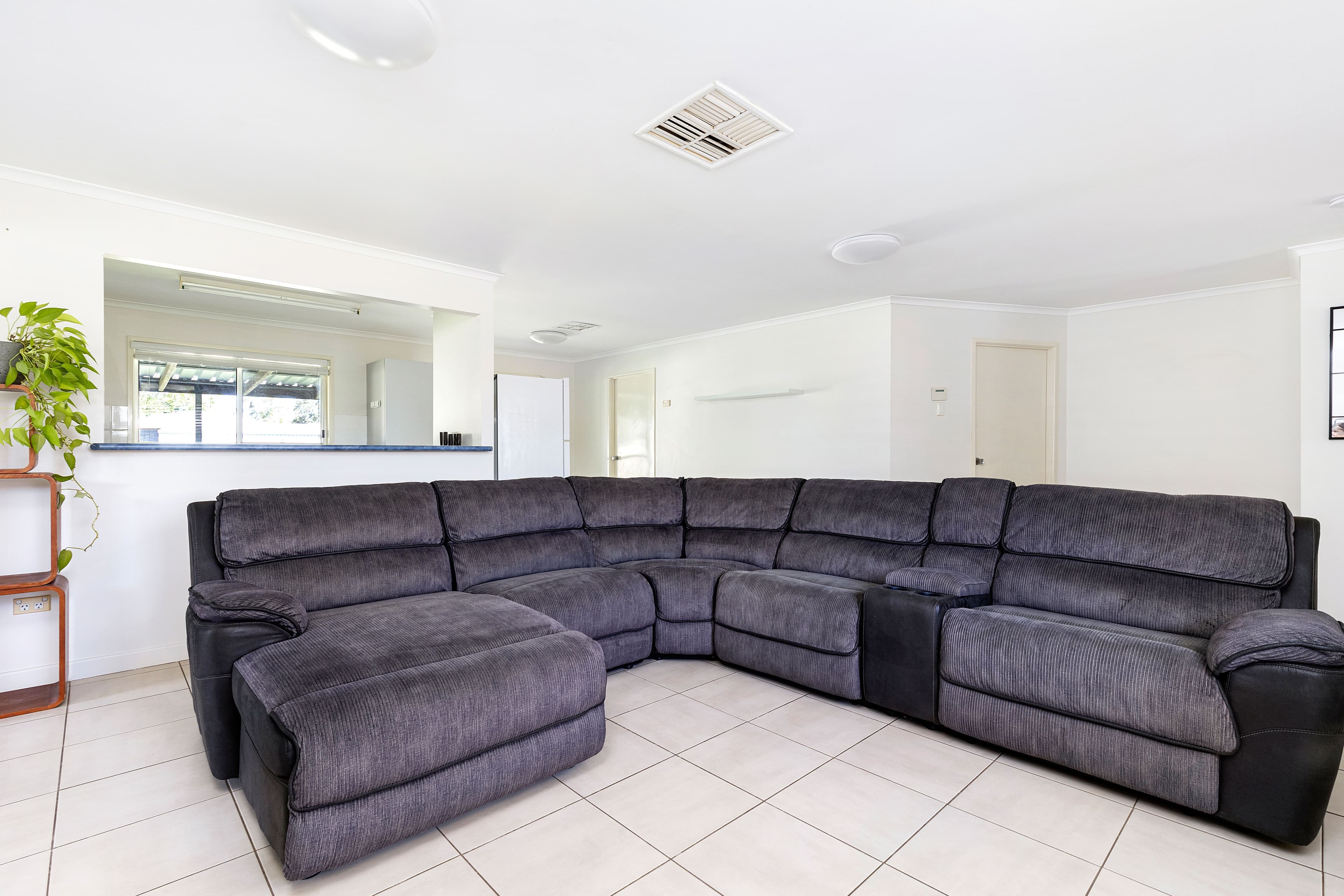 18 Barry Street, Emerald QLD 4720, Emerald - Thumbnail 5