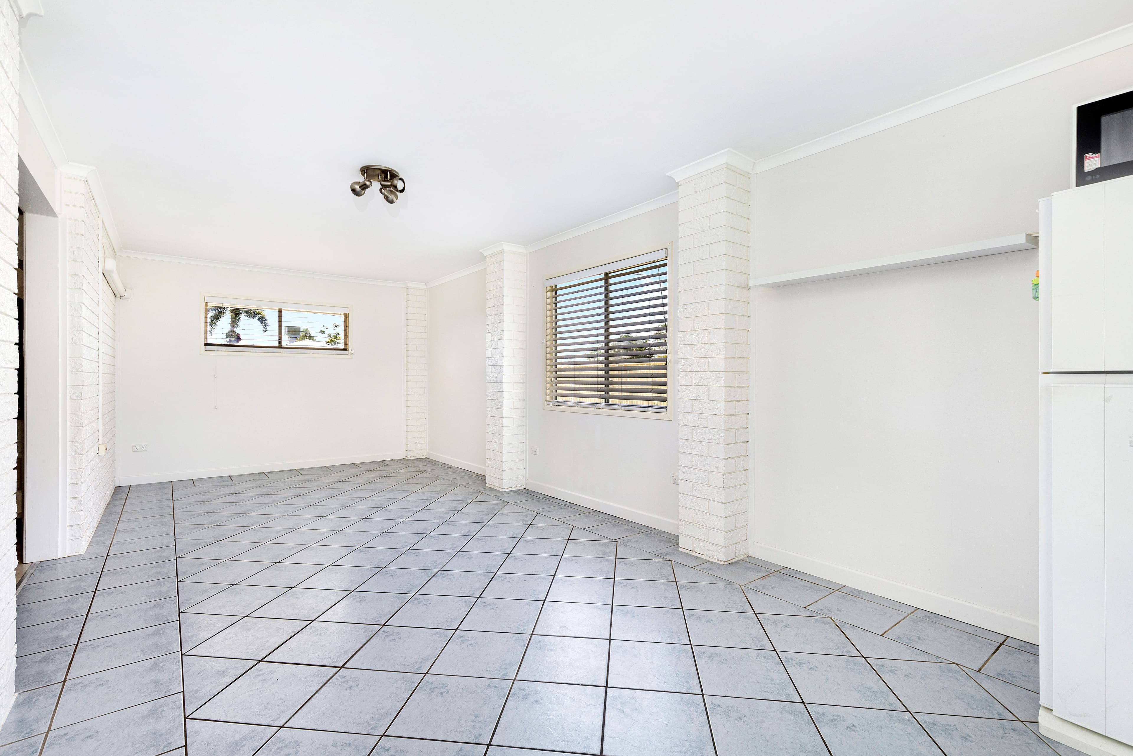 18 Barry Street, Emerald QLD 4720, Emerald - Thumbnail 7