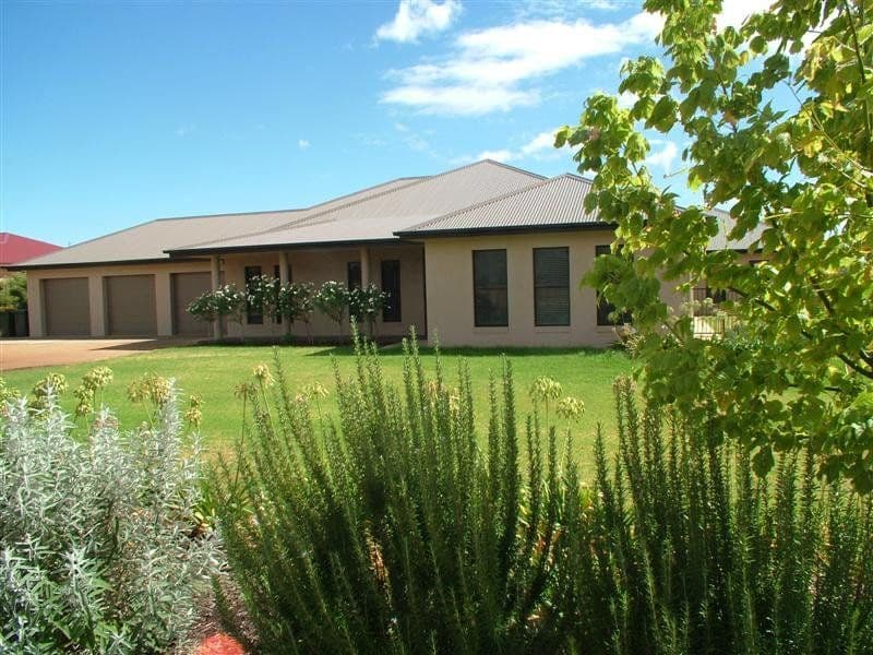 76 Hennessy Drive, DUBBO NSW 2830, Dubbo - Image 1