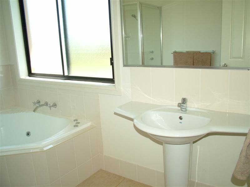 76 Hennessy Drive, DUBBO NSW 2830, Dubbo - Thumbnail 6