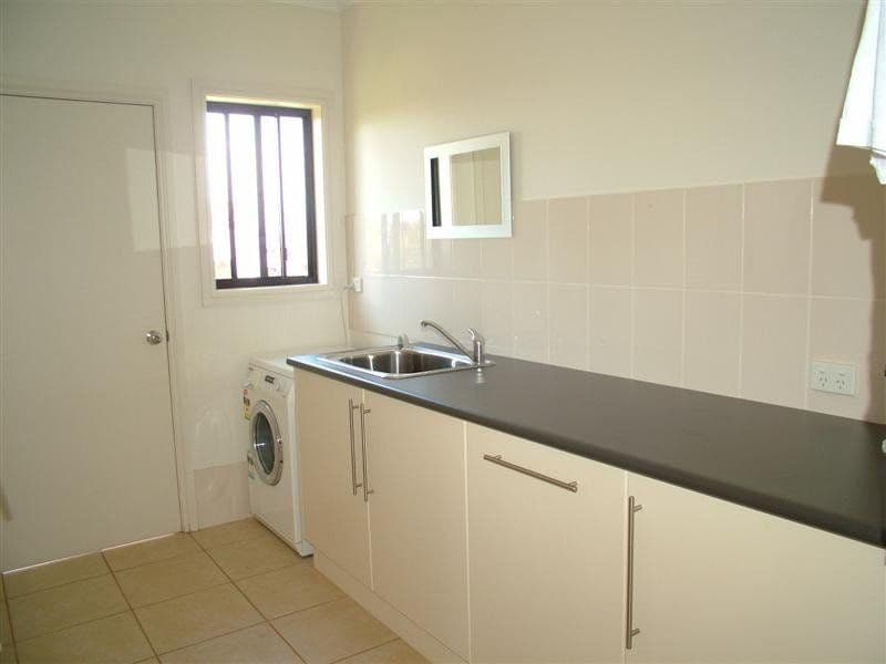 76 Hennessy Drive, DUBBO NSW 2830, Dubbo - Thumbnail 7