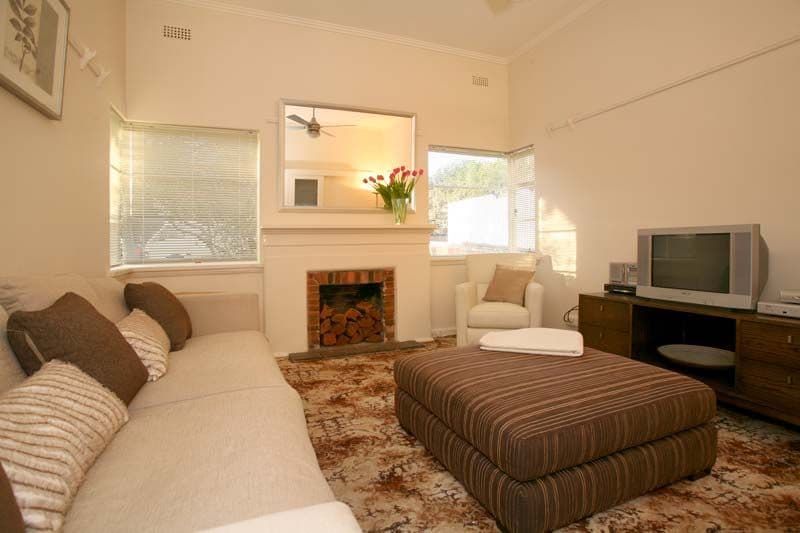 974 Glenhuntly Road, CAULFIELD SOUTH VIC 3162, Caulfield South - Thumbnail 2