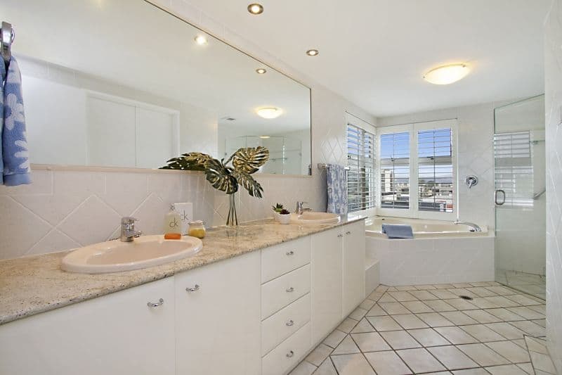 4 'Whitecrests by the Sea', 292 The Esplanade, Miami QLD 4220, Miami - Thumbnail 8