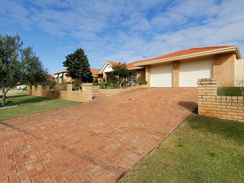 67 Sylvan Crescent, LEEMING WA 6149, Leeming - Thumbnail 2