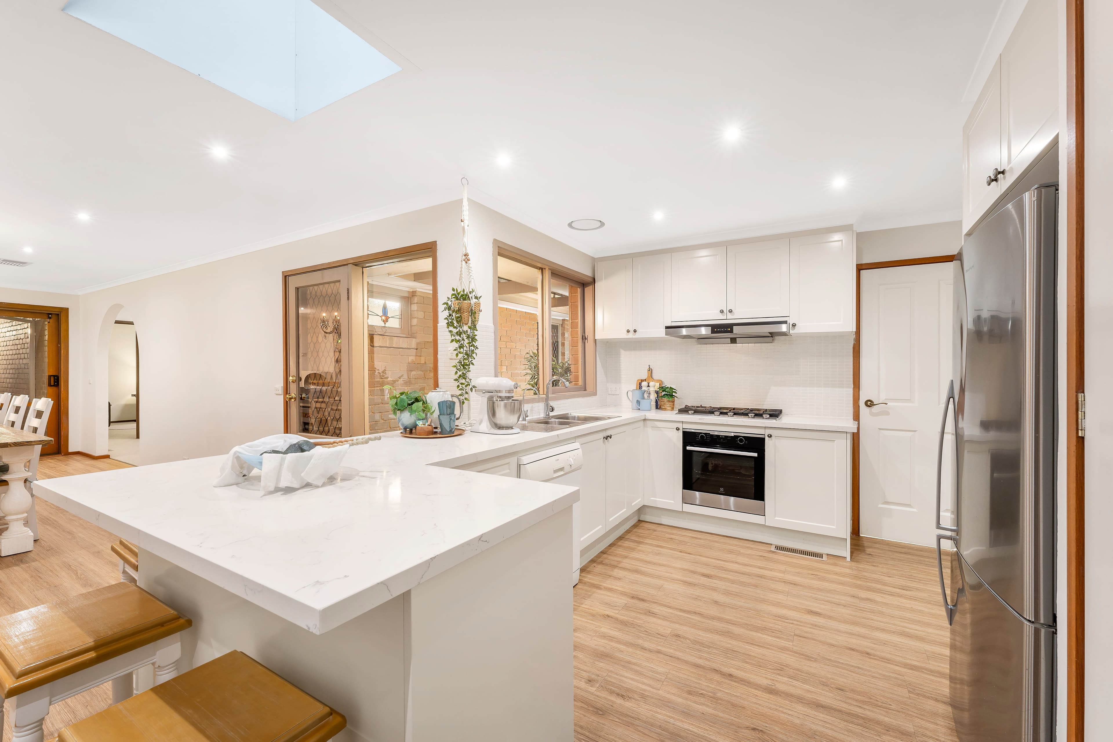63 Argyle Way, Wantirna South VIC 3152, Wantirna South - Thumbnail 2