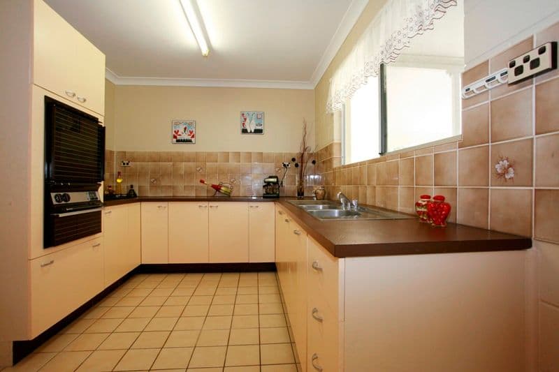 17 Miles Avenue, KELSO QLD 4815, Kelso - Thumbnail 4