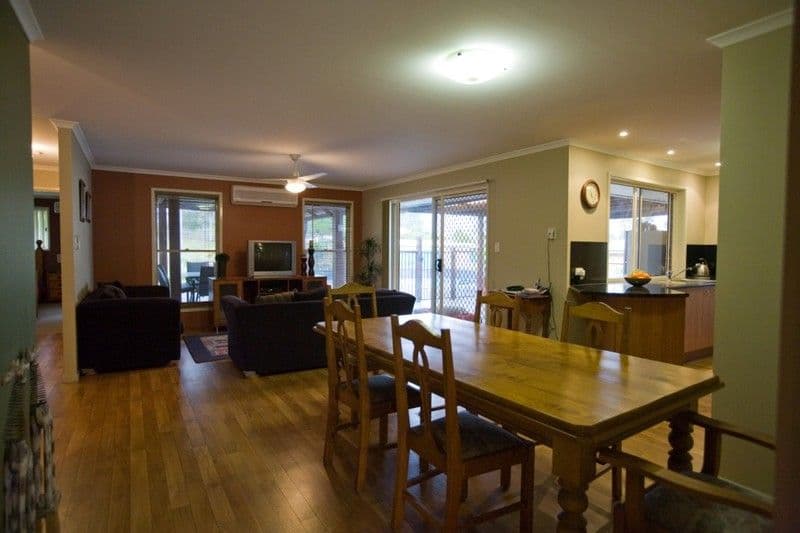 11 Oxford Court, SOUTHSIDE QLD 4570, Southside - Thumbnail 4