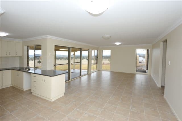 9 Jay Street, WESTBROOK QLD 4350, Westbrook - Thumbnail 2