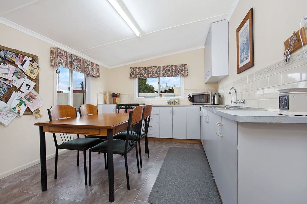 62 Fergusson Street, Camperdown VIC 3260, Camperdown - Thumbnail 3