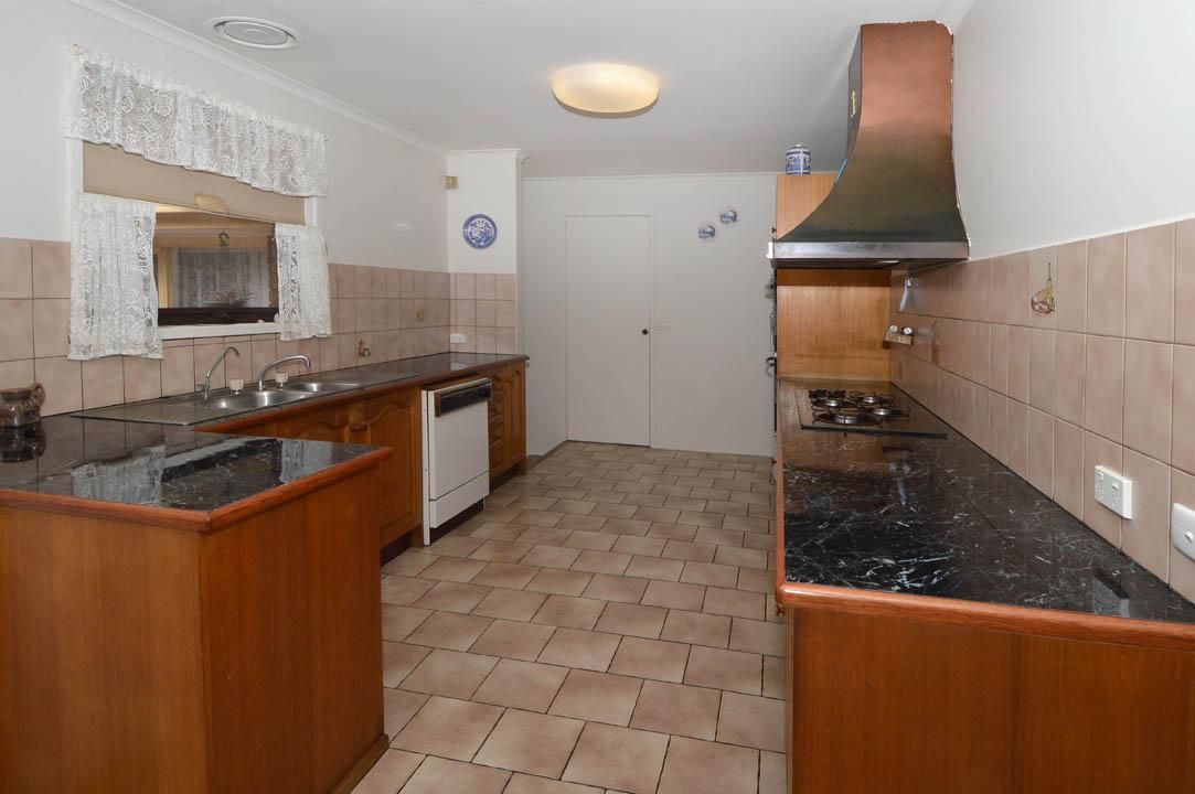 30 Vineyard Road, SUNBURY VIC 3429, Sunbury - Thumbnail 4