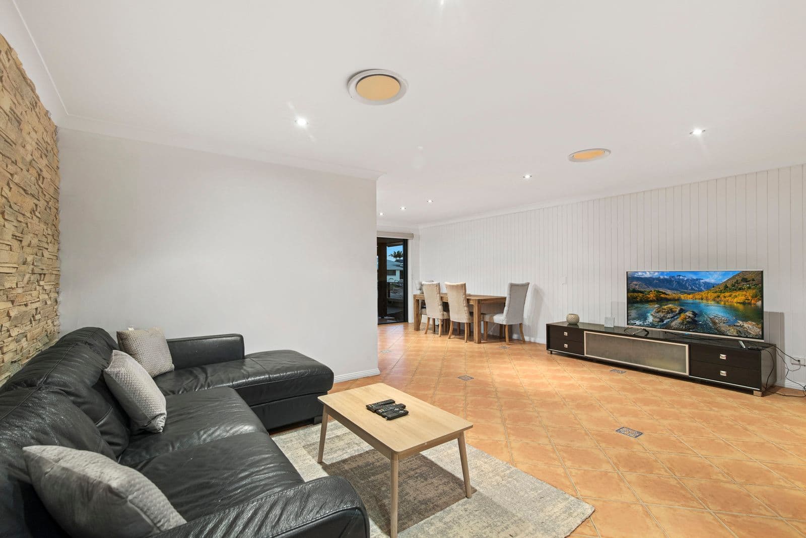 8 Dolphin Court, Palm Beach QLD 4221, Palm Beach - Thumbnail 7