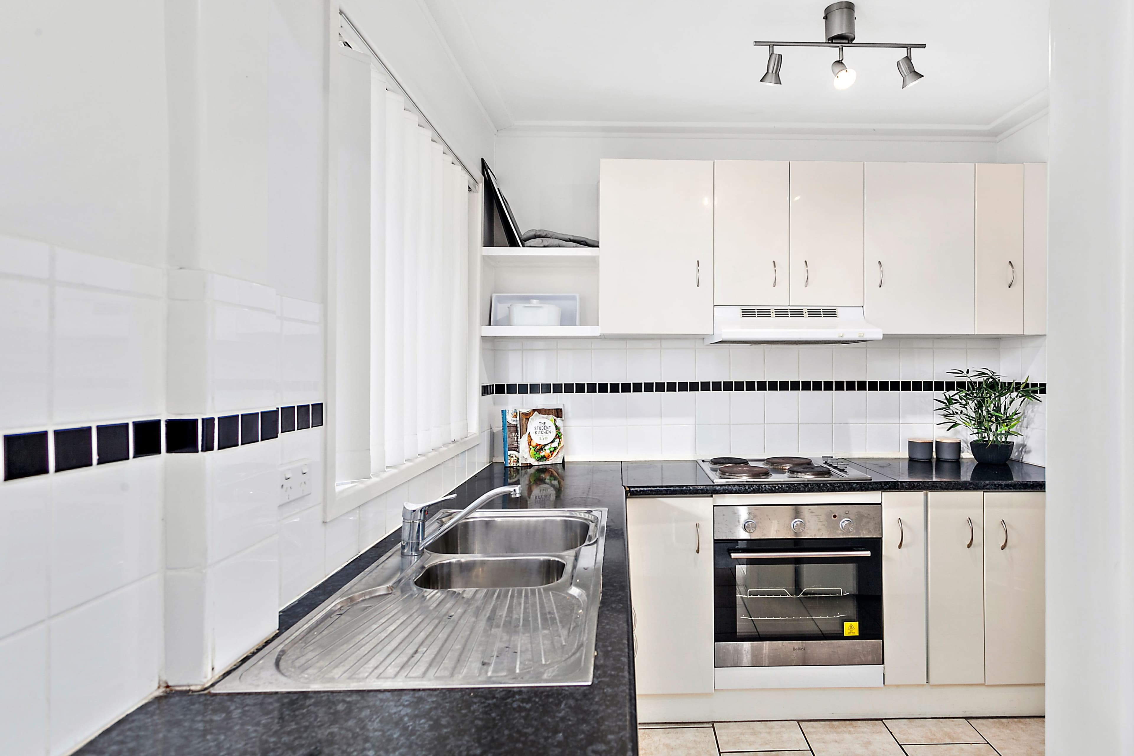 5 Woodlawn Avenue, Mangerton NSW 2500, Mangerton - Thumbnail 2