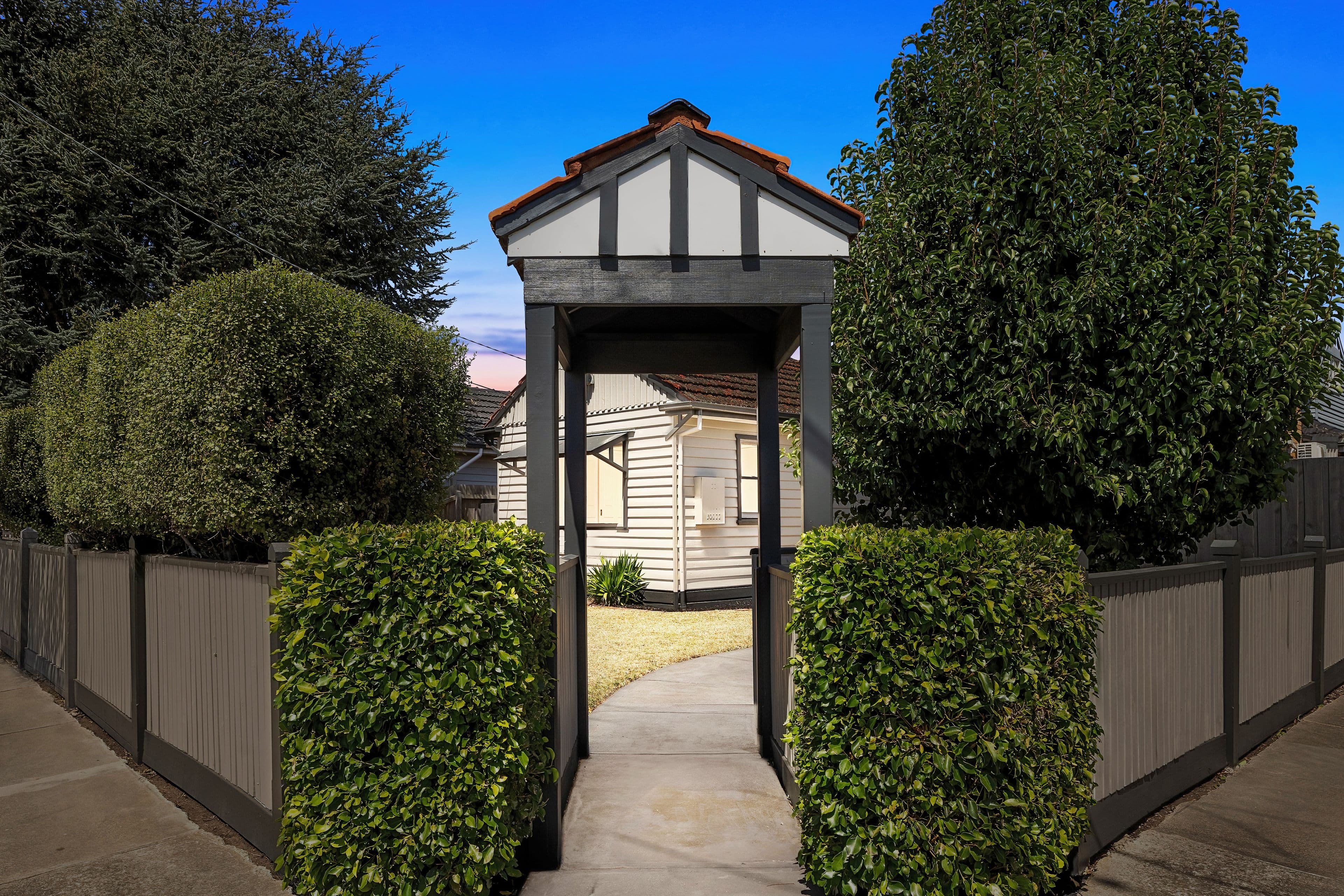 27 Arundel Avenue, Reservoir VIC 3073, Reservoir - Image 1