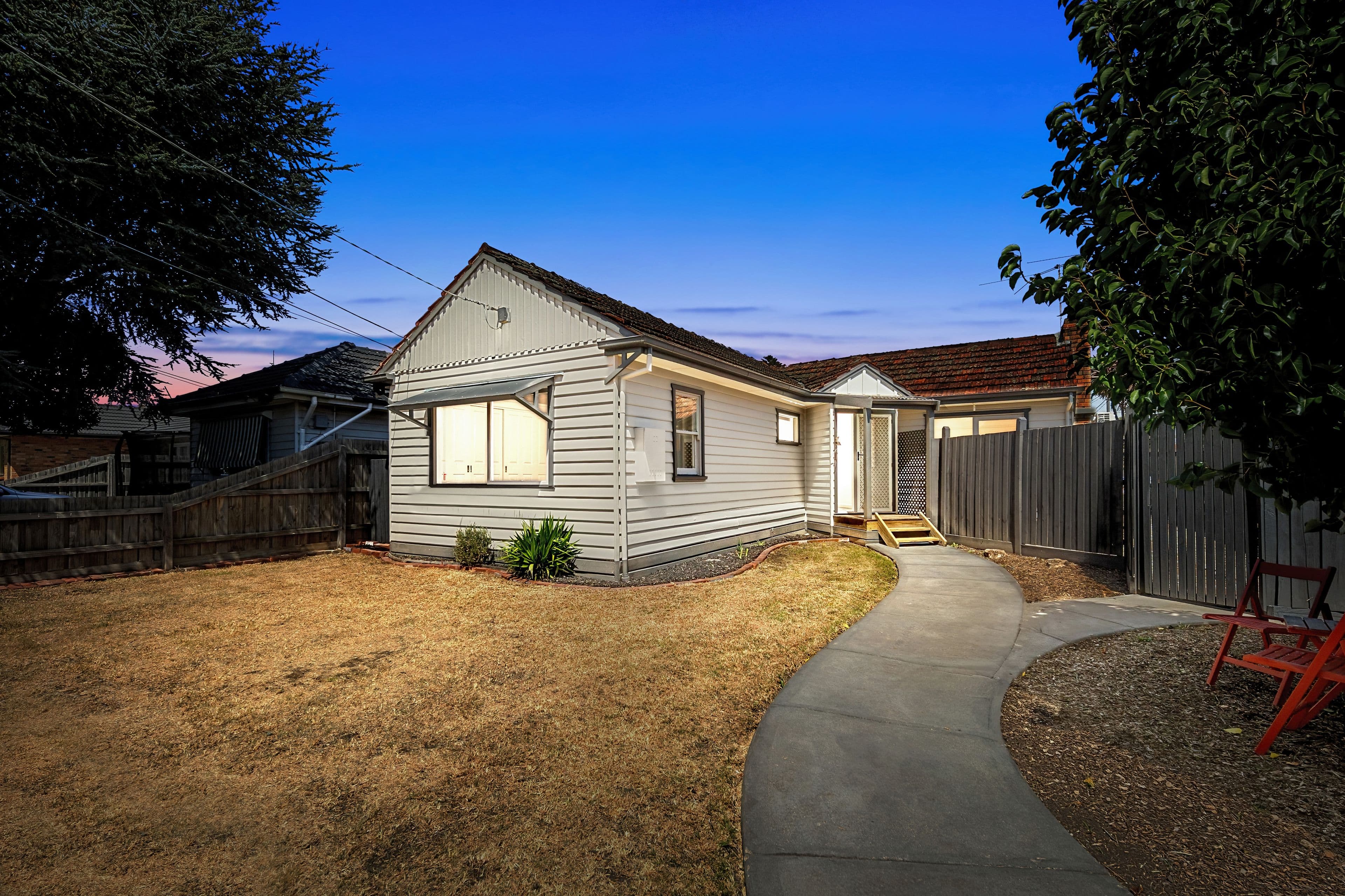 27 Arundel Avenue, Reservoir VIC 3073, Reservoir - Thumbnail 2