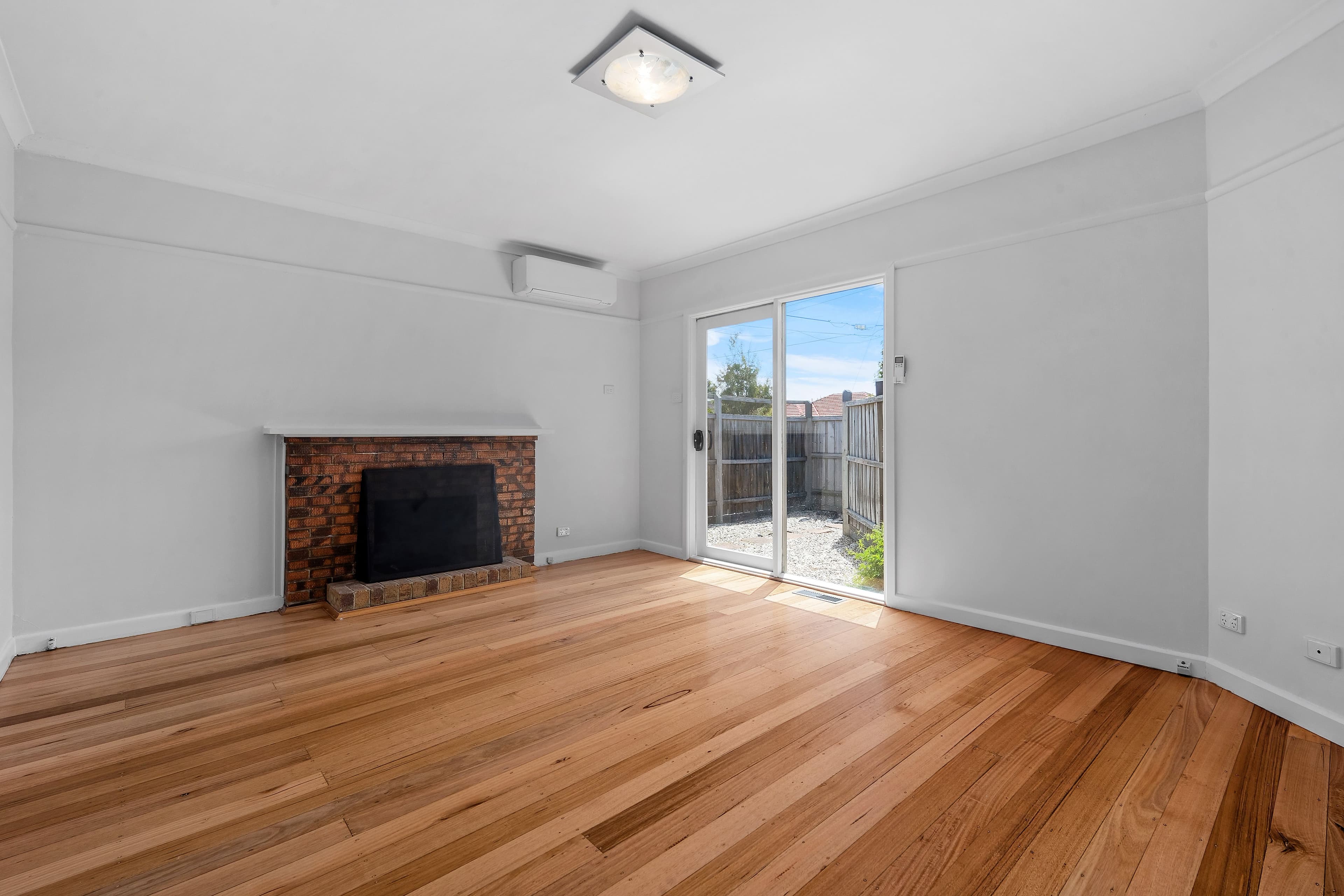 27 Arundel Avenue, Reservoir VIC 3073, Reservoir - Thumbnail 4
