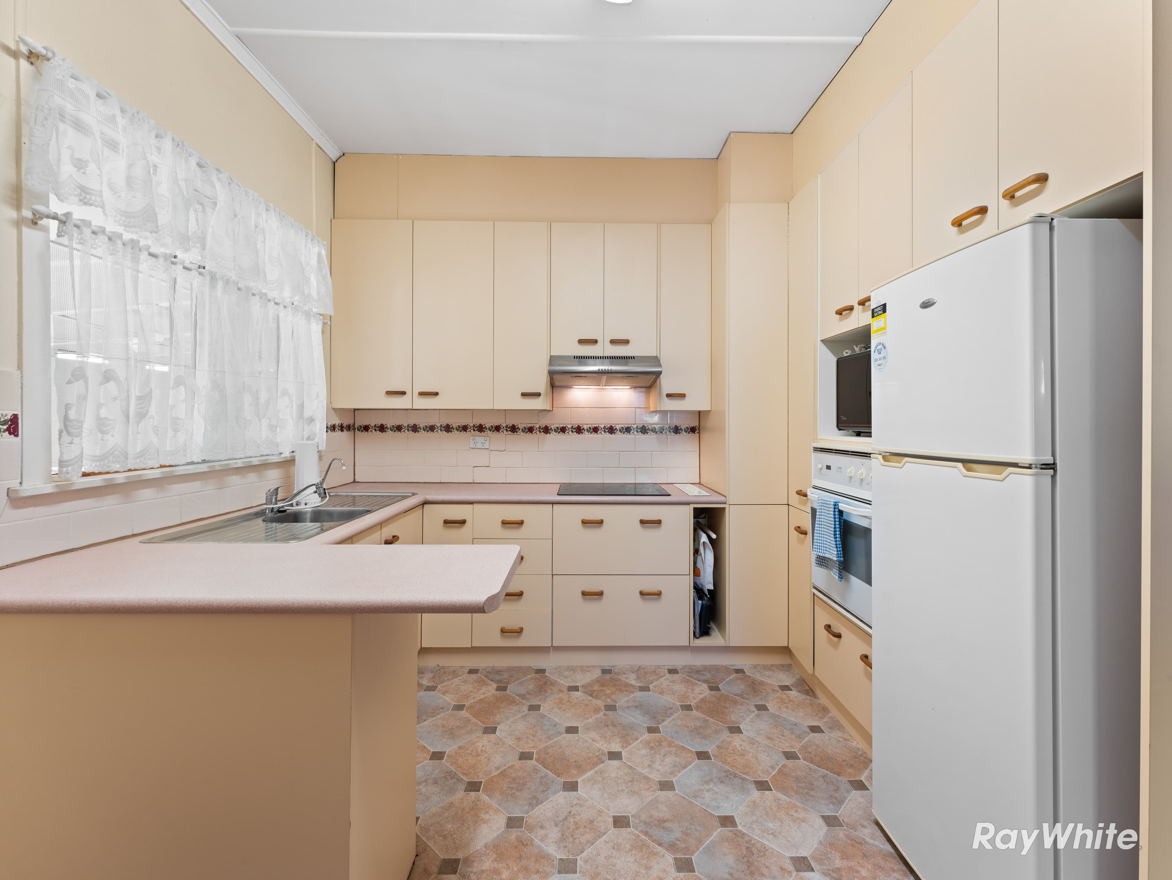 20 Trumpy Street, Silkstone QLD 4304, Silkstone - Thumbnail 7