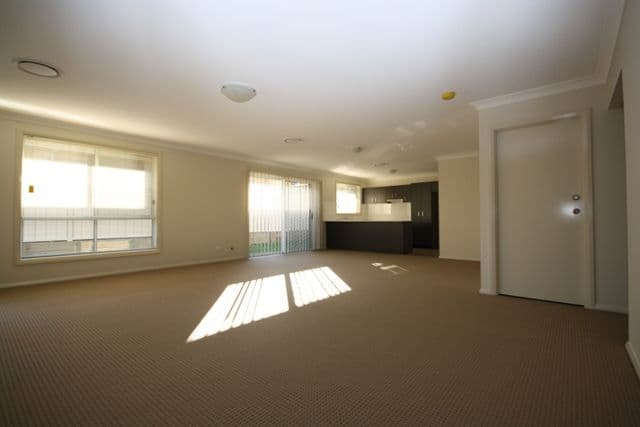 8 Genevieve Way, EDGEWORTH NSW 2285, Edgeworth - Thumbnail 2