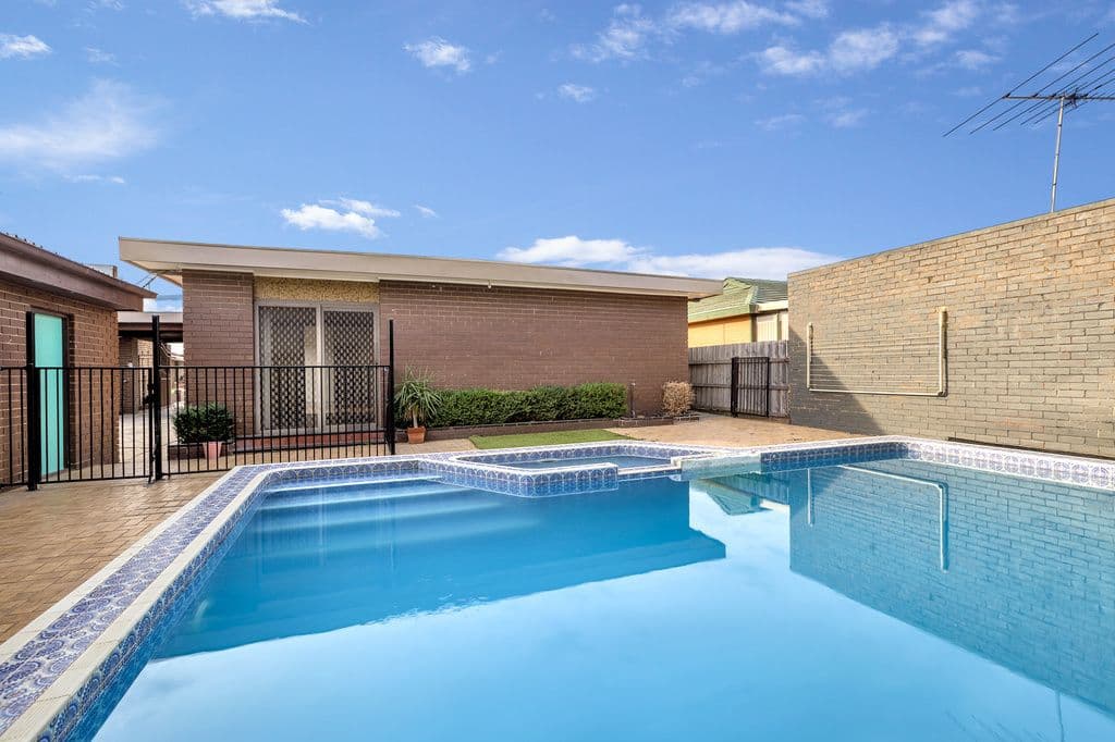 11 Gladstone Street, Thomastown VIC 3074, Thomastown - Thumbnail 3