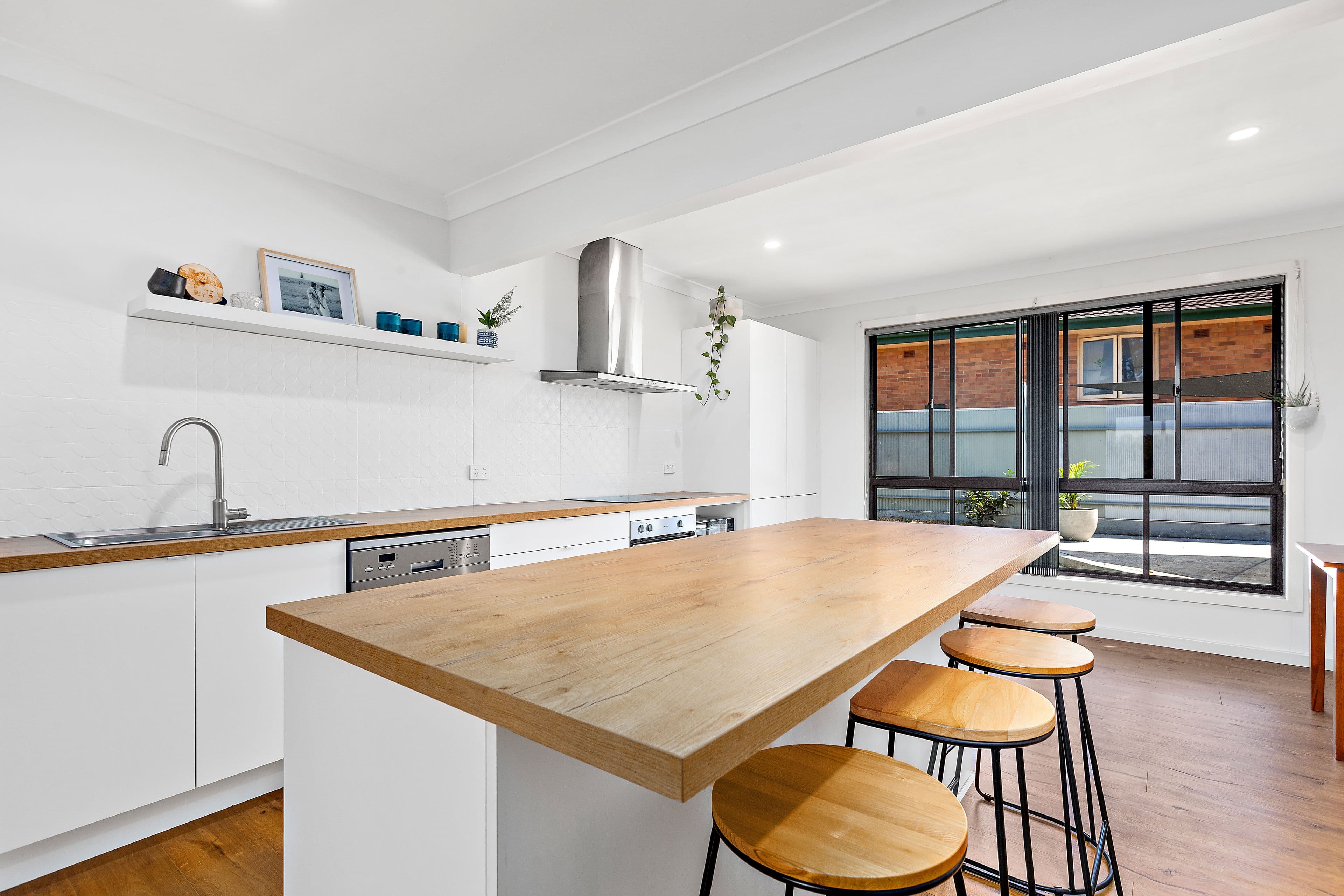 8 Mealing Avenue, Mount Warrigal - Thumbnail 3