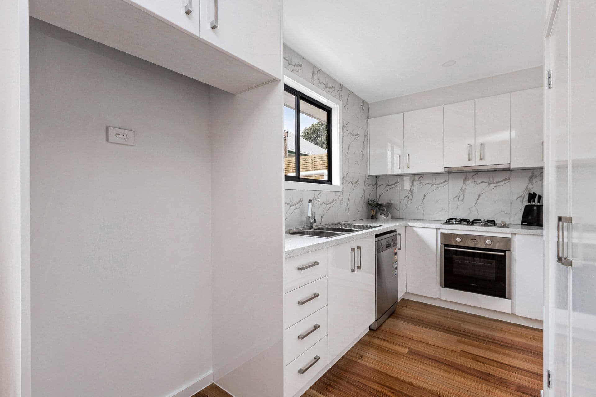 2/10 Leigh Street, Footscray - Thumbnail 8