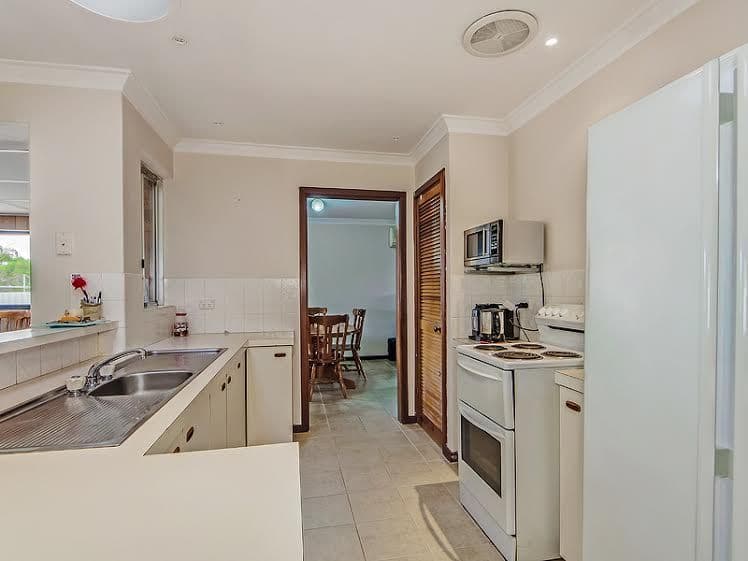 28 Grange Drive, COOLOONGUP WA 6168, Cooloongup - Thumbnail 4