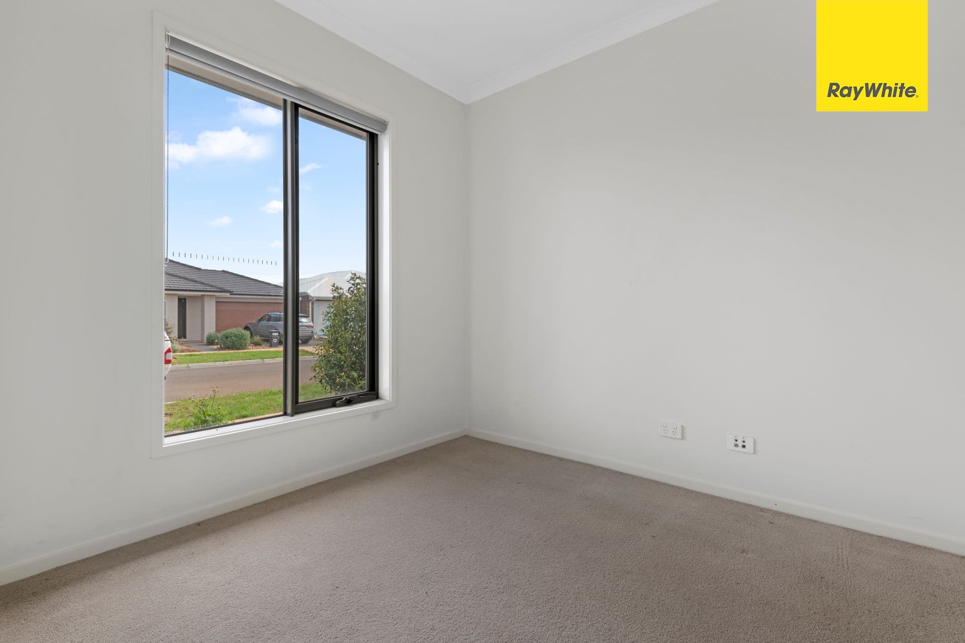 4 Kirkham Drive, THORNHILL PARK VIC 3335, Thornhill Park - Thumbnail 2