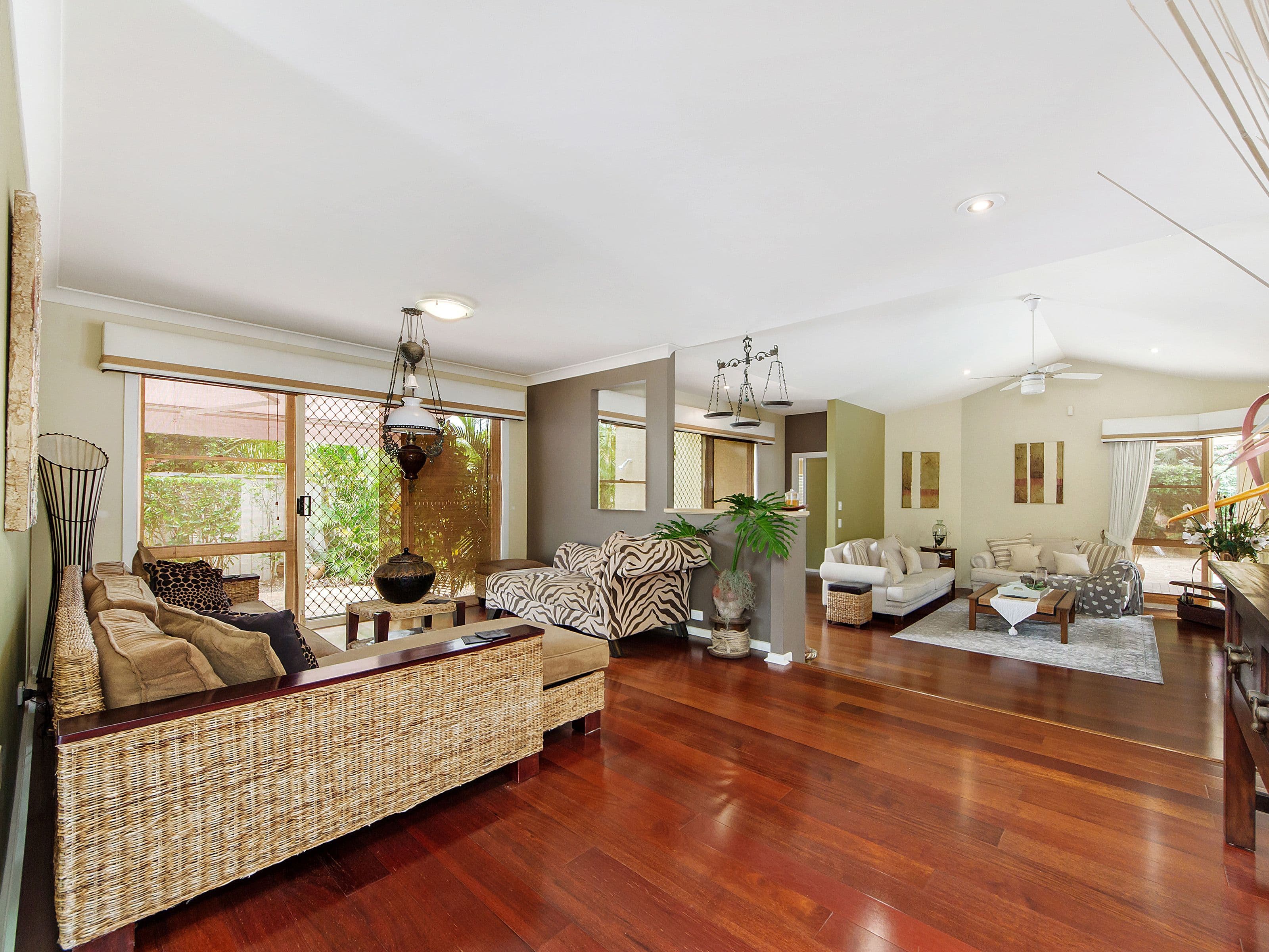 10 Curacao Place, Clear Island Waters QLD 4226, Clear Island Waters - Thumbnail 2