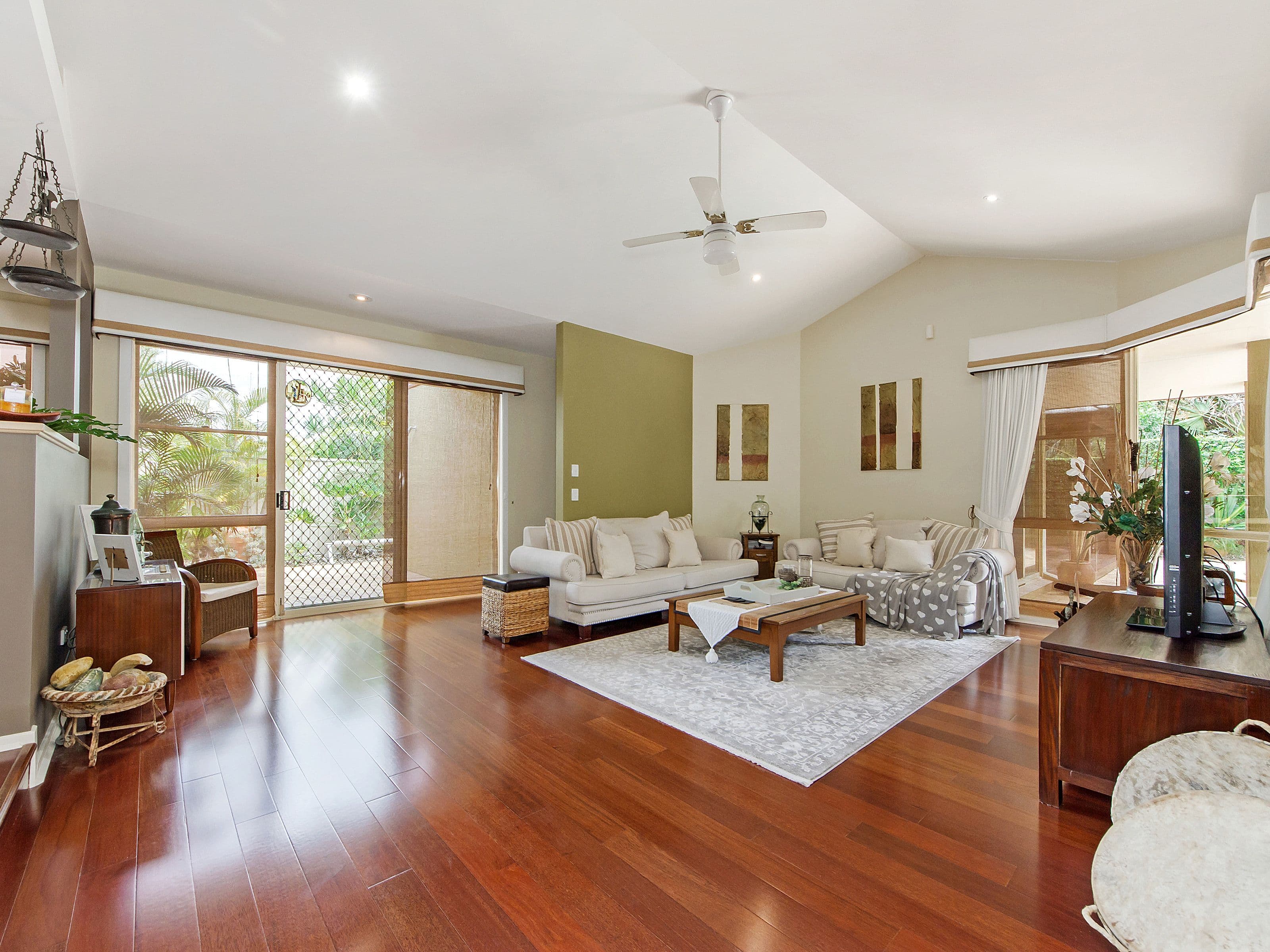 10 Curacao Place, Clear Island Waters QLD 4226, Clear Island Waters - Thumbnail 5