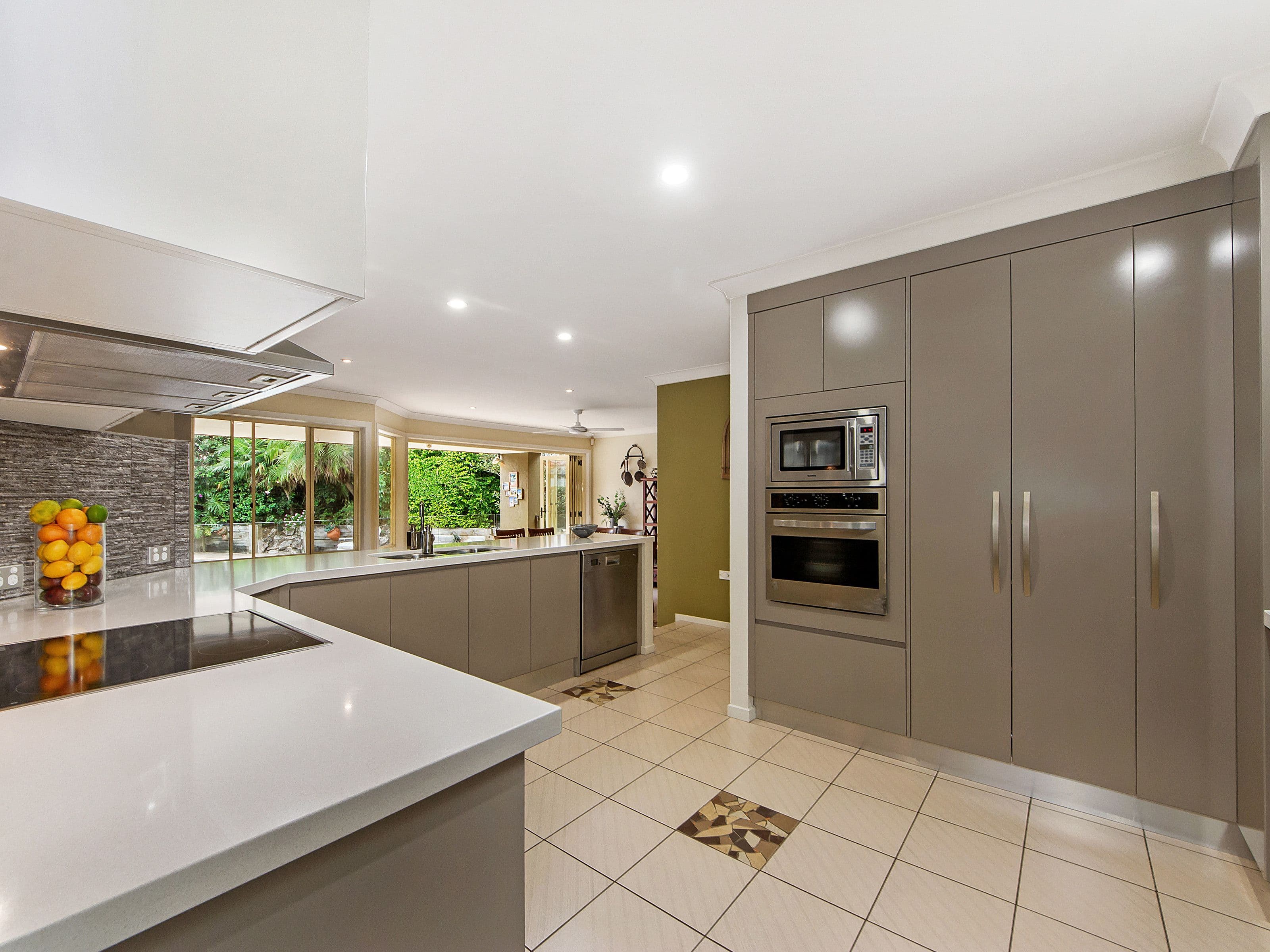 10 Curacao Place, Clear Island Waters QLD 4226, Clear Island Waters - Thumbnail 8