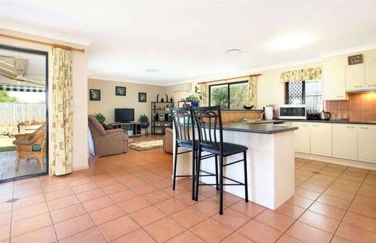 49 Clearmount Cresent, CARINDALE QLD 4152, Carindale - Thumbnail 2