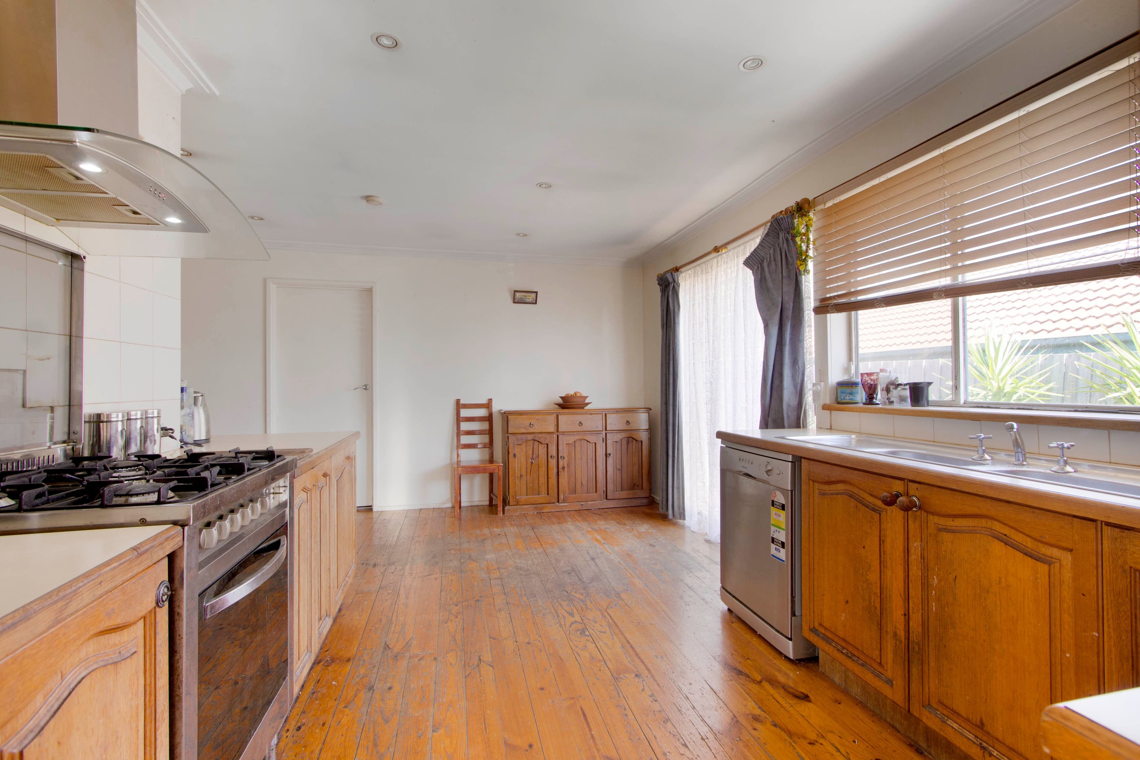 53 Raphael Crescent, Frankston VIC 3199, Frankston - Thumbnail 3