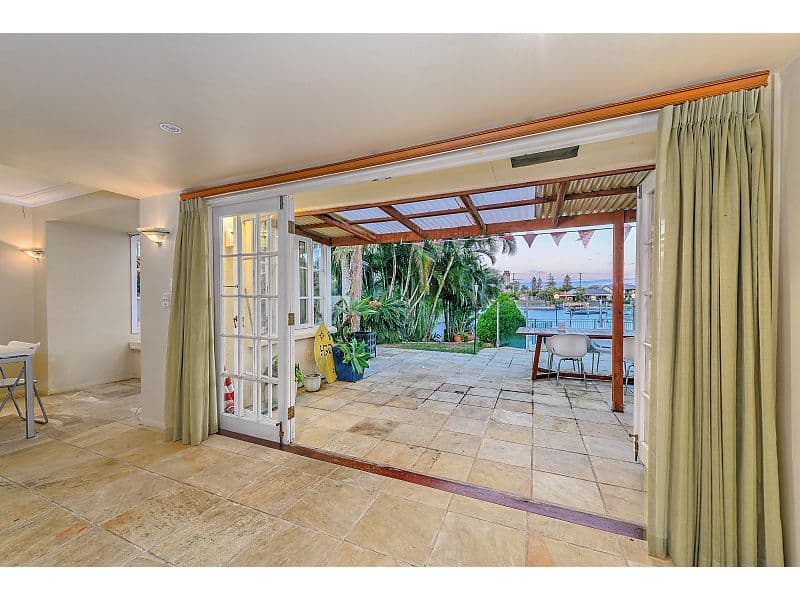 8 Fiesta Avenue, ISLE OF CAPRI QLD 4217, Isle Of Capri - Thumbnail 5