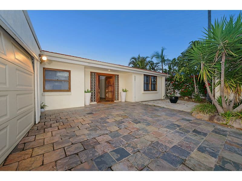 8 Fiesta Avenue, ISLE OF CAPRI QLD 4217, Isle Of Capri - Thumbnail 7