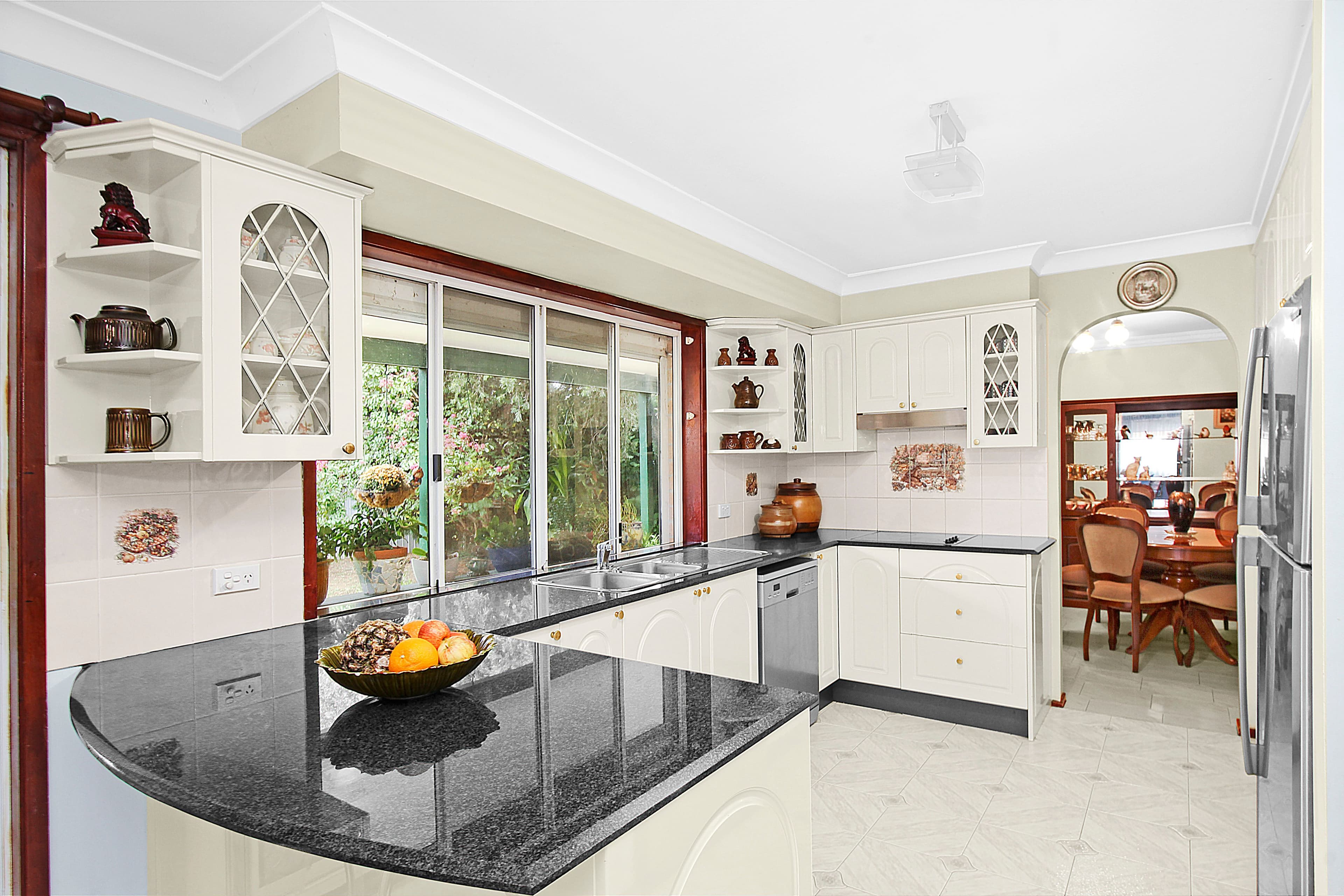 6 Greenwich Close, St Johns Park - Thumbnail 2