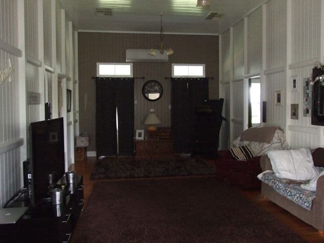 16 Salvia Street, BLACKALL QLD 4472, Blackall - Thumbnail 2