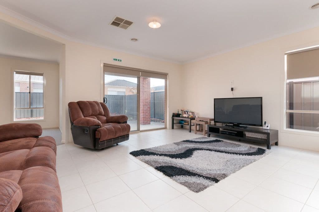 33 Fermont Avenue, Craigieburn VIC 3064, Craigieburn - Thumbnail 4