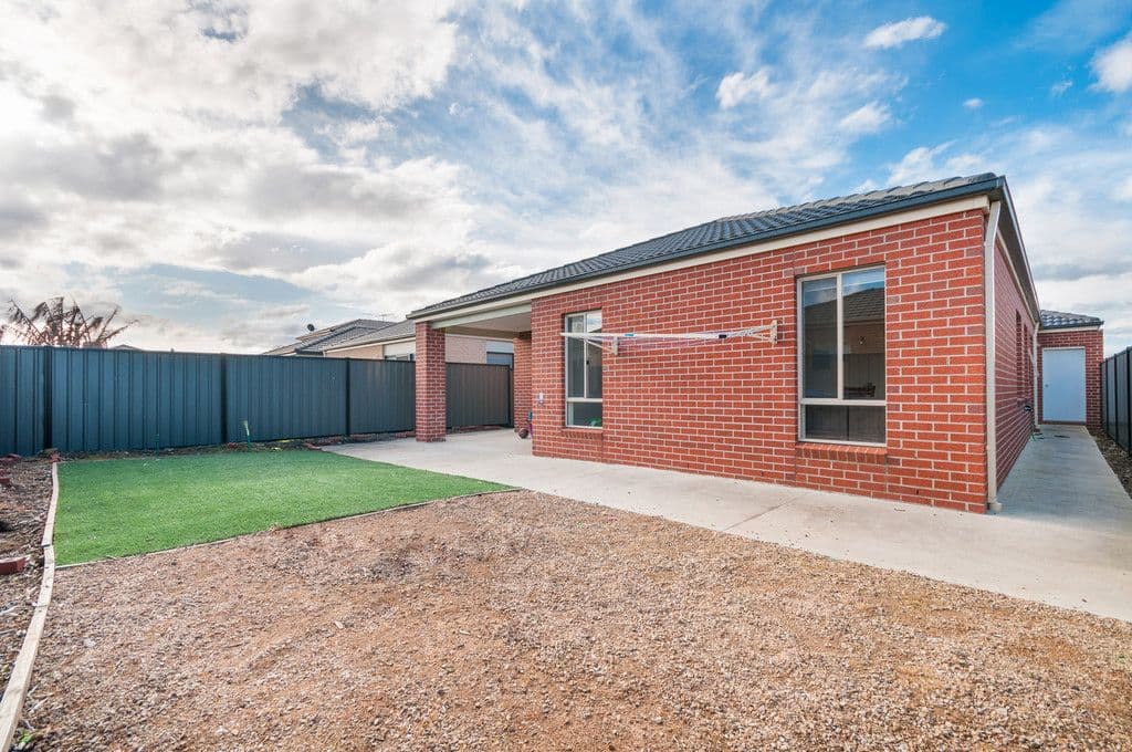 33 Fermont Avenue, Craigieburn VIC 3064, Craigieburn - Thumbnail 7