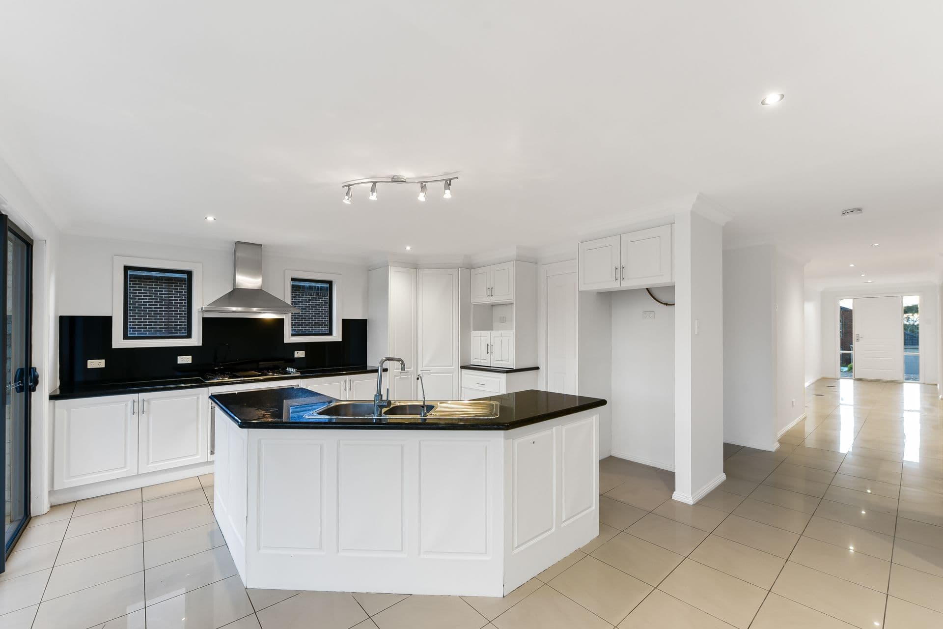 5 Halifax Drive, Berwick VIC 3806, Berwick - Thumbnail 4