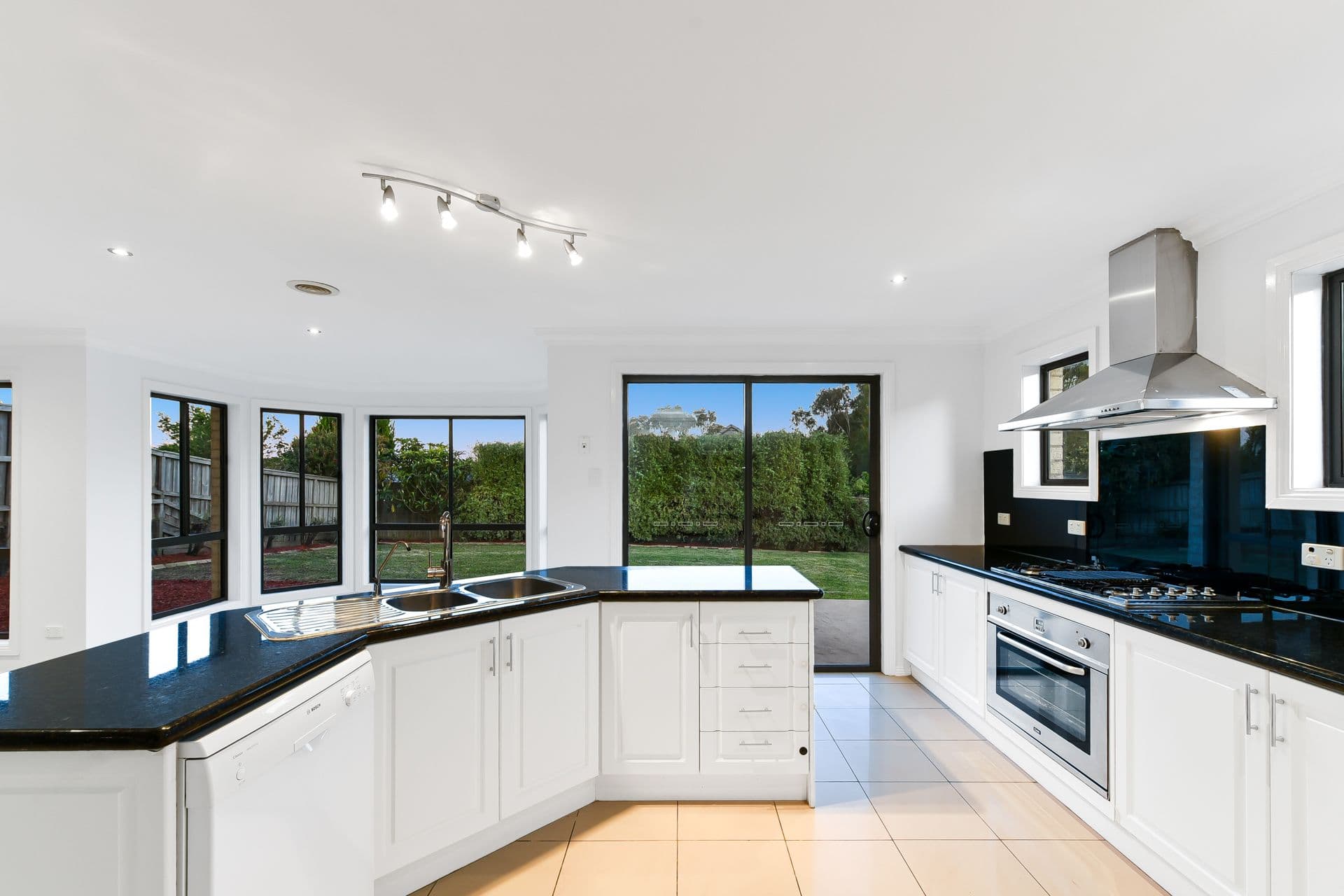 5 Halifax Drive, Berwick VIC 3806, Berwick - Thumbnail 5
