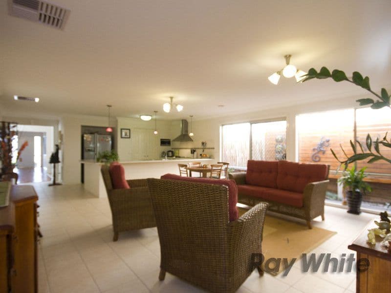 19  GRENFELL Rise, NARRE WARREN VIC 3805, Narre Warren South - Thumbnail 2