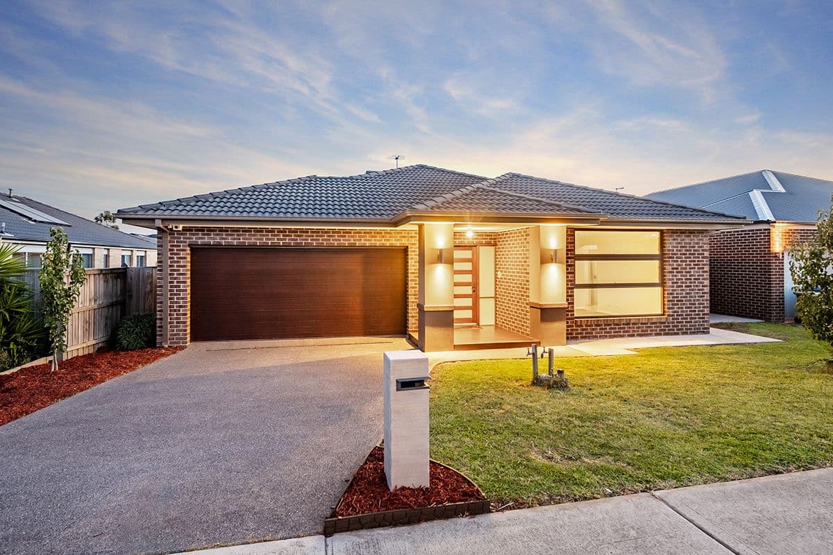 19 Chantenay Parade, Cranbourne North VIC 3977, Cranbourne North - Thumbnail 3