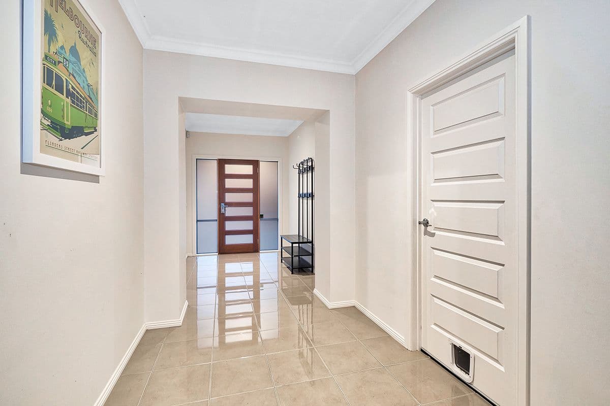 19 Chantenay Parade, Cranbourne North VIC 3977, Cranbourne North - Thumbnail 4