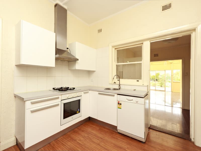 61 The Grove, Lower Mitcham - Thumbnail 2