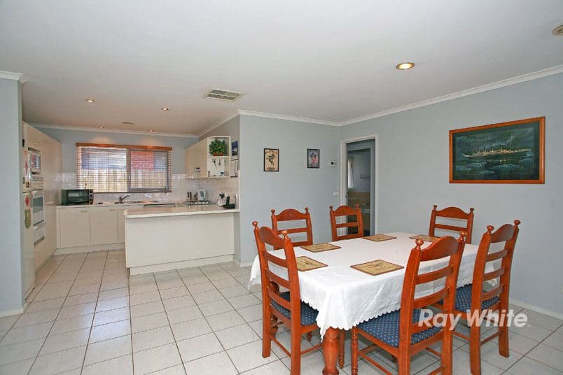 140 Courtenay Avenue, CRANBOURNE NORTH VIC 3977, Cranbourne North - Thumbnail 6