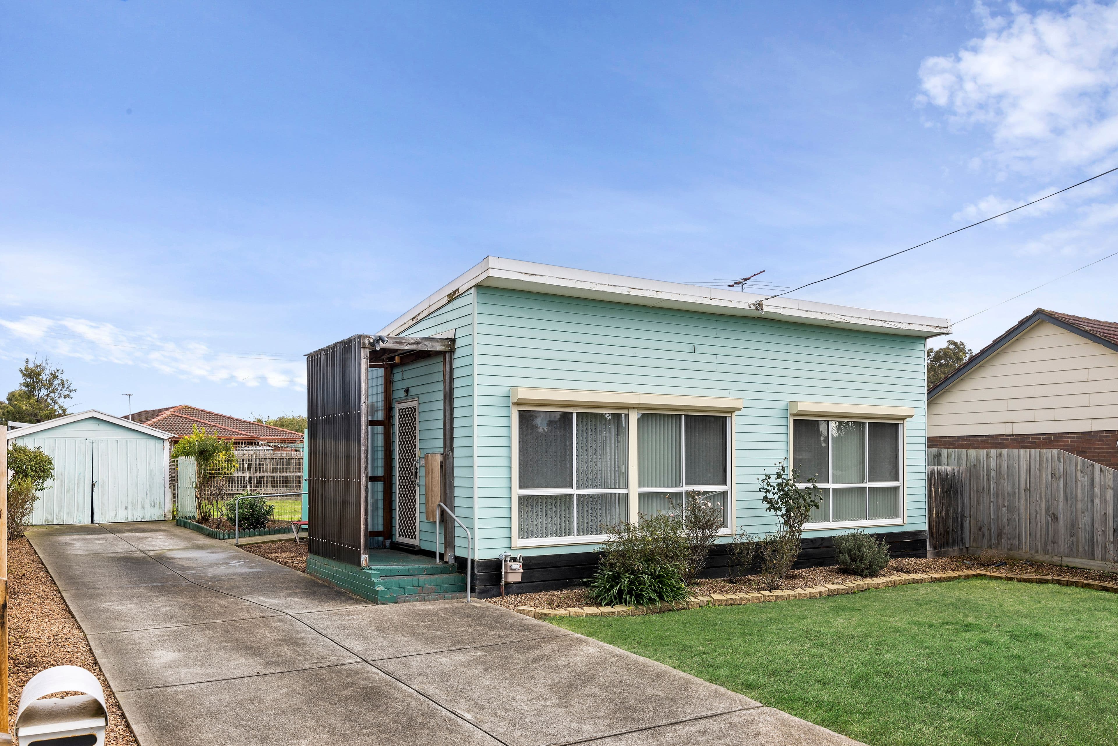 16 Lawson Street, Sunbury VIC 3429, Sunbury - Thumbnail 2