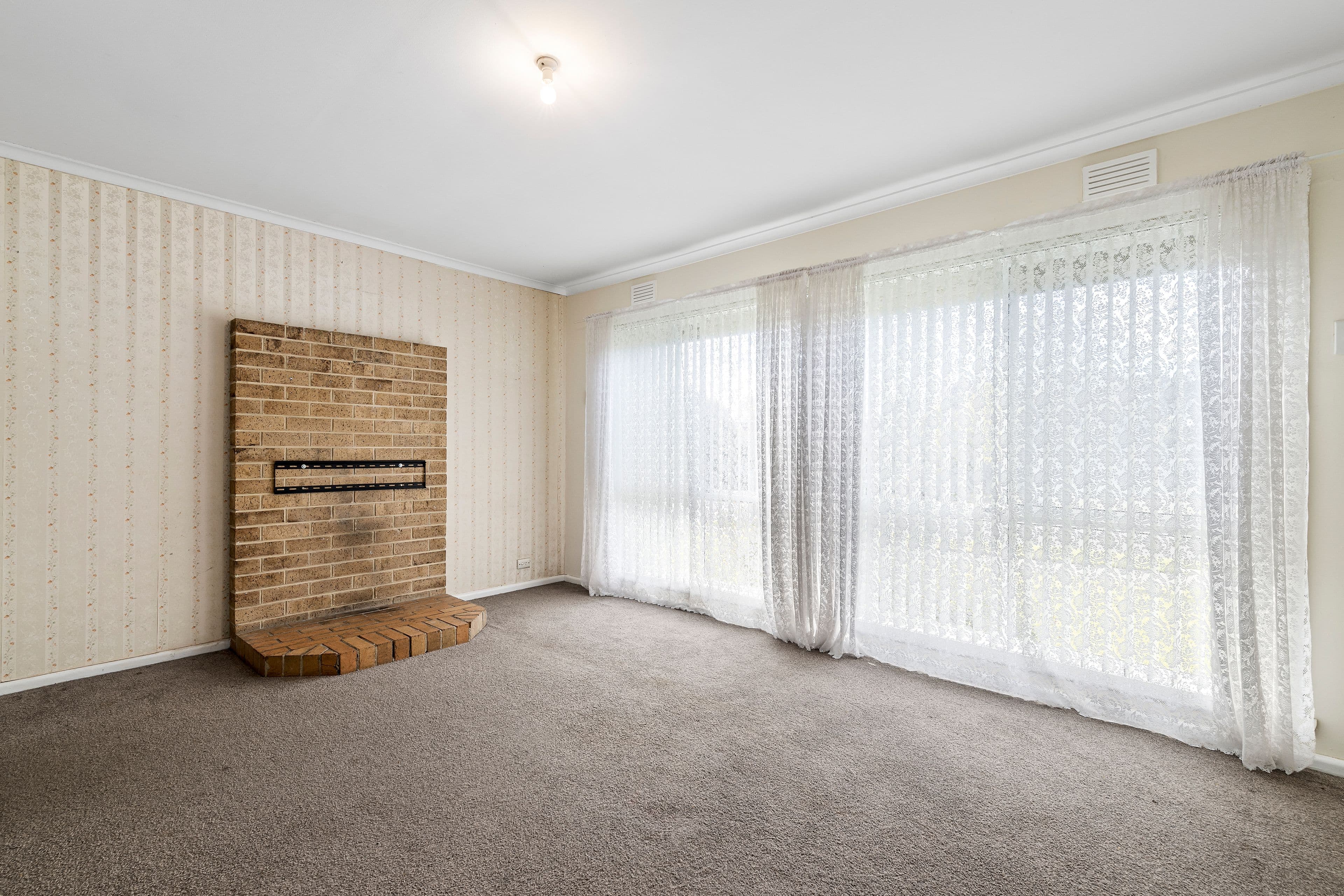 16 Lawson Street, Sunbury VIC 3429, Sunbury - Thumbnail 3