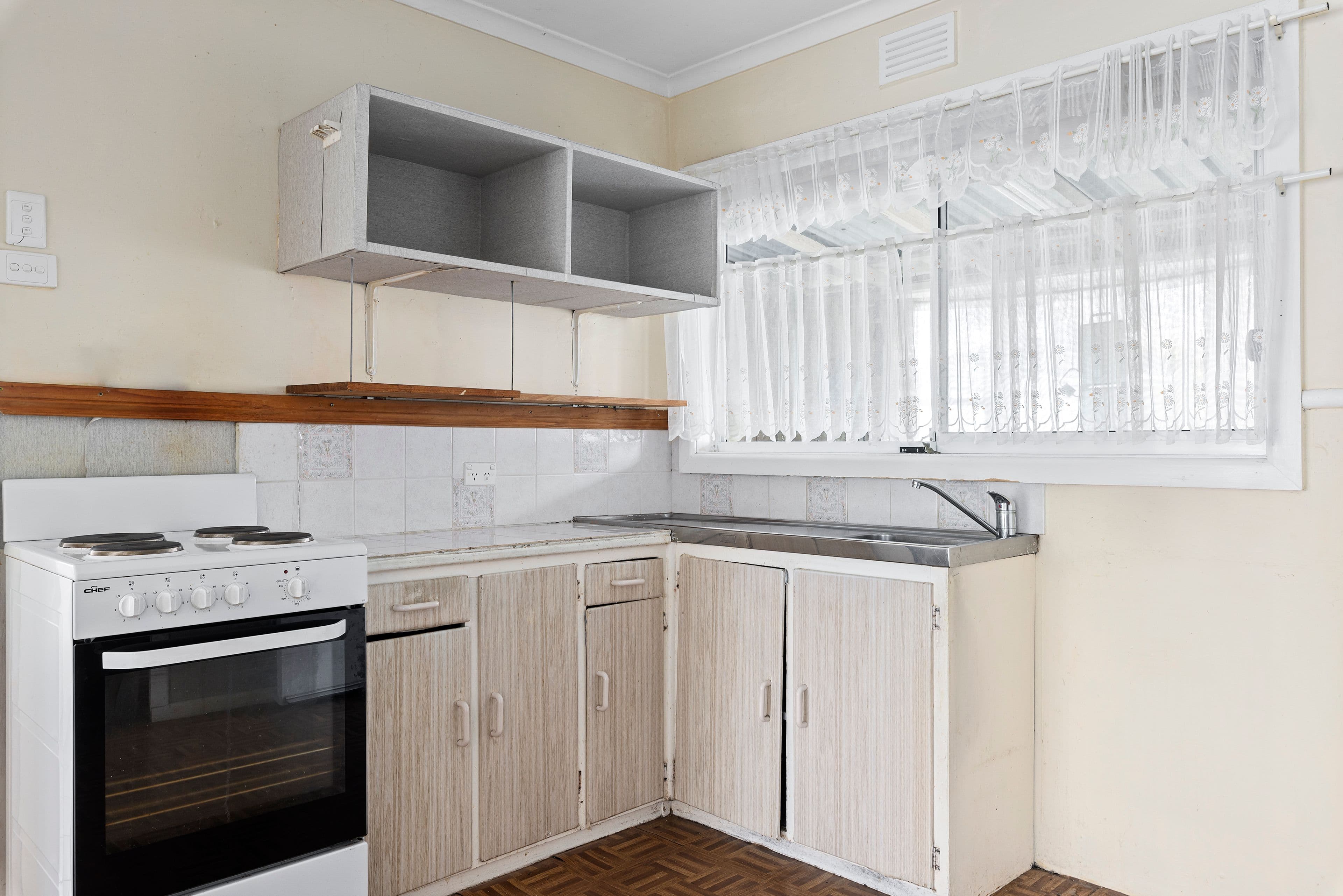 16 Lawson Street, Sunbury VIC 3429, Sunbury - Thumbnail 4