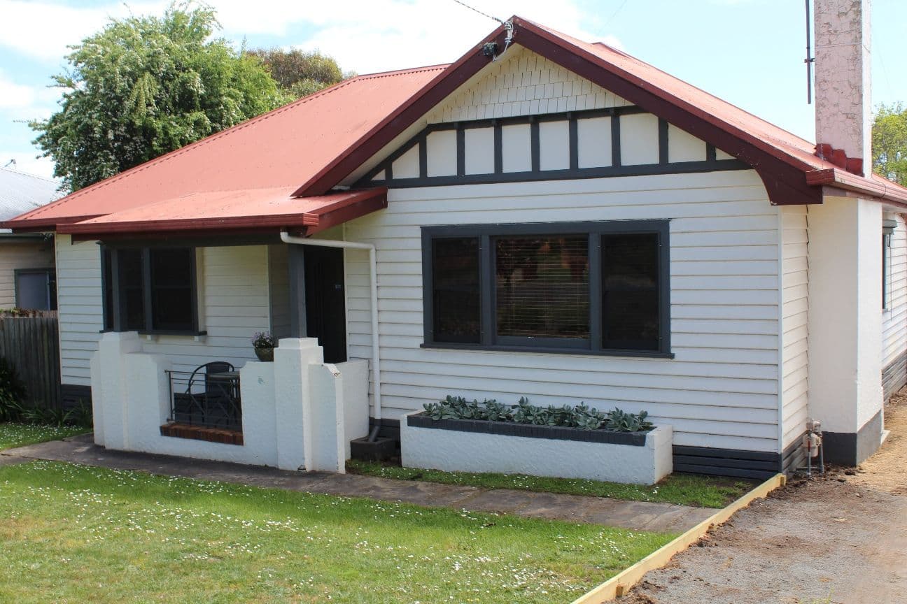 11 Fyfe Street, Hamilton VIC 3300, Hamilton - Image 1