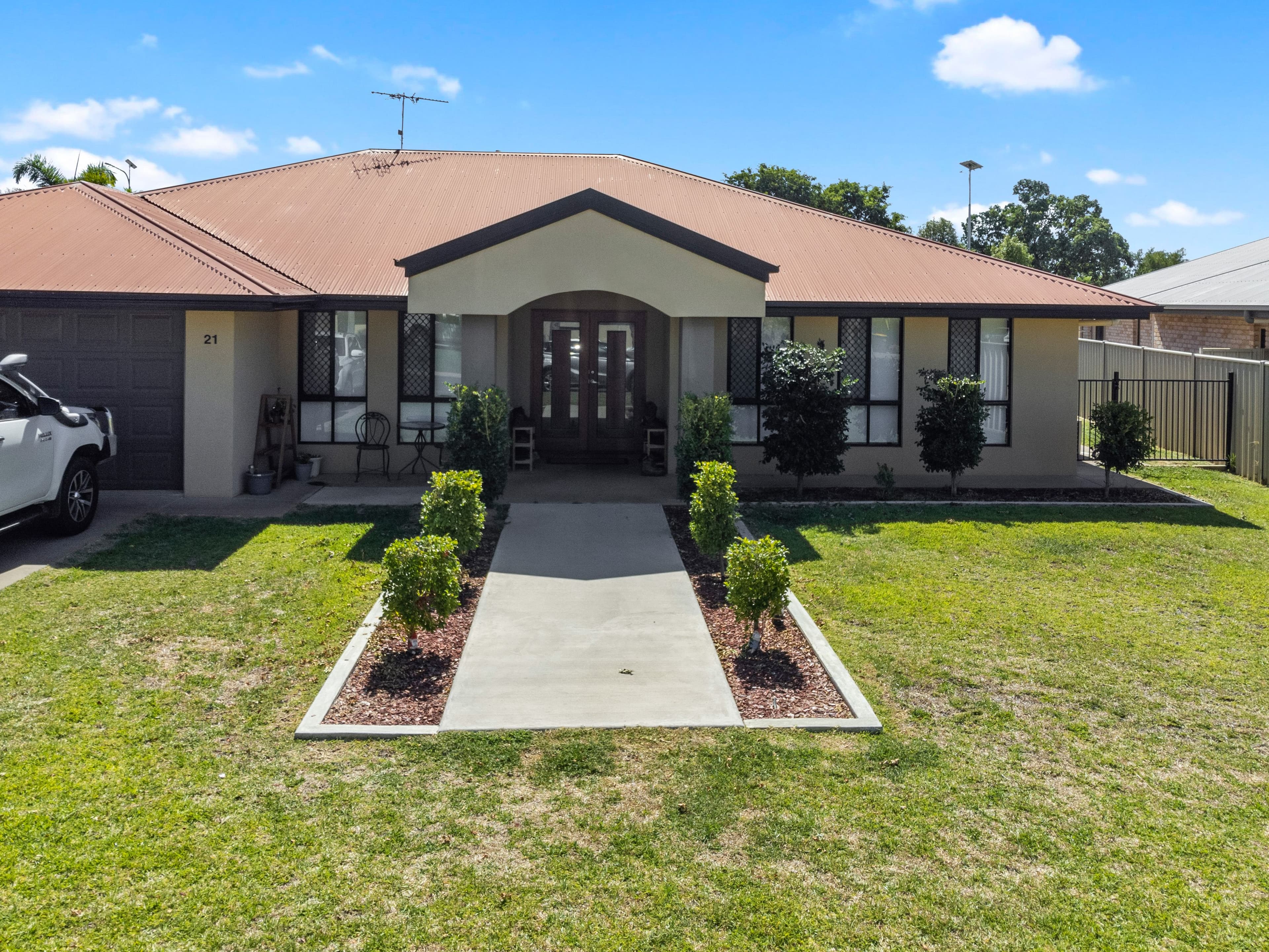 21 Mooney Crescent, Emerald QLD 4720, Emerald - Thumbnail 2