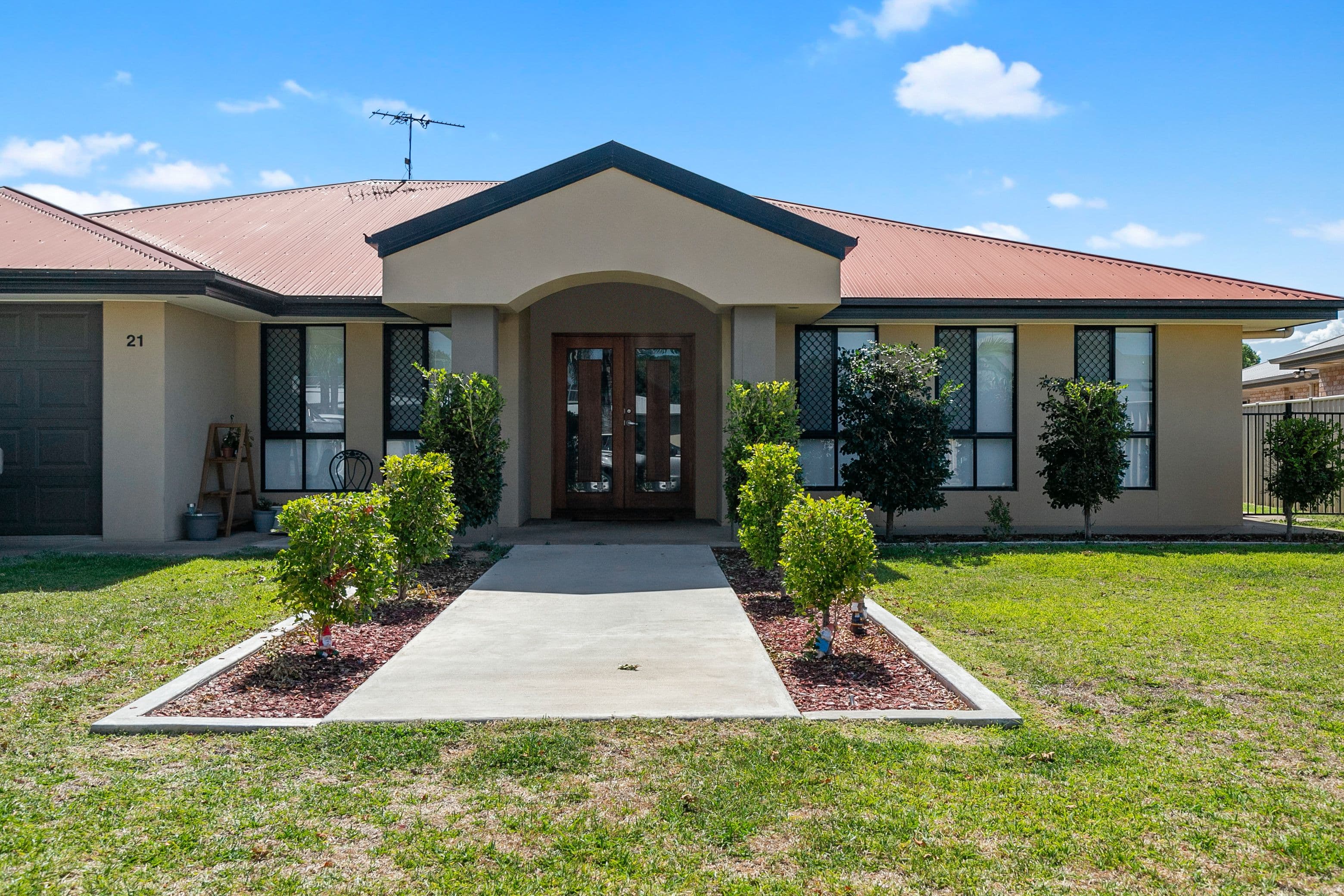 21 Mooney Crescent, Emerald QLD 4720, Emerald - Thumbnail 3